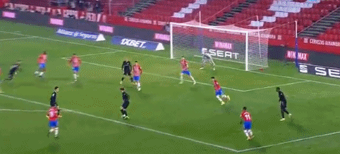 詹姆斯末节连得10分+致命抢断，湖人112-108险胜76人，40岁传奇再创历史纪录