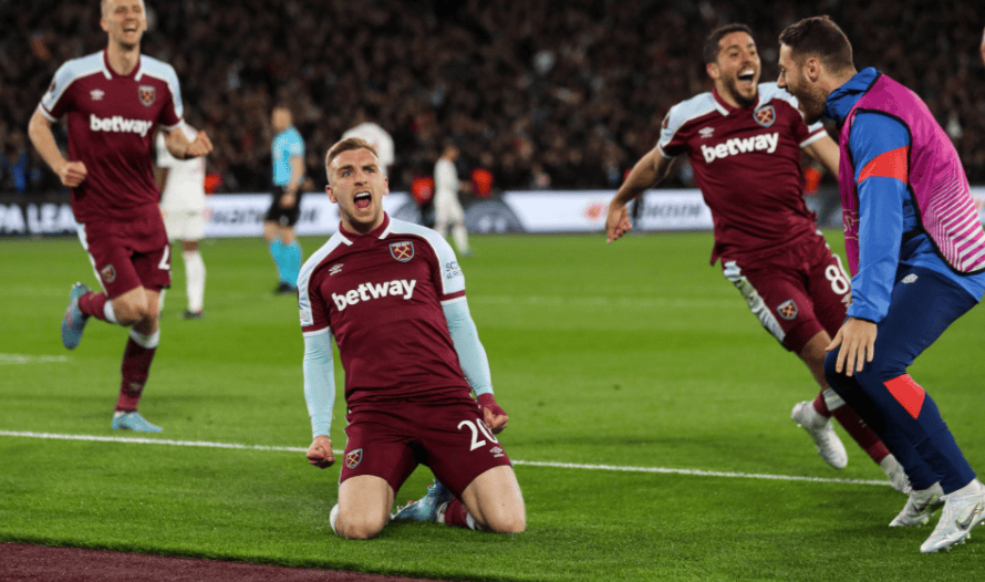 利物浦暂时摆脱困境，但斯洛特执教仍存疑，维尔茨与基耶萨表现关键，战术调整引发争议。