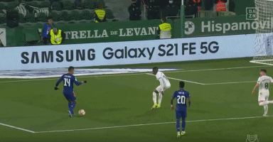 阿斯报：皇马希望与维尼修斯续约，双方正在努力达成最终协议